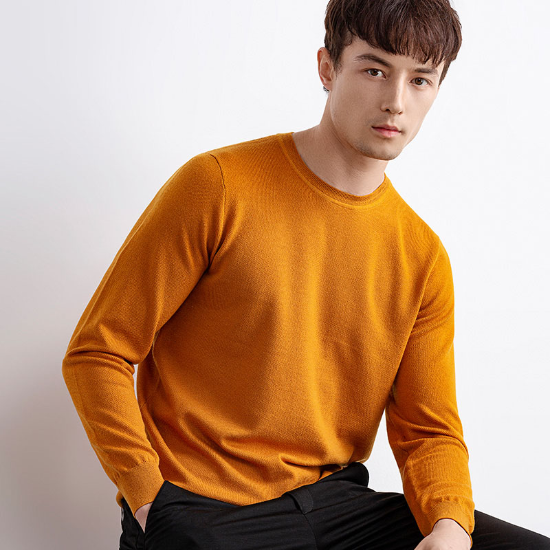 V-Neck Cashmere Pullover는 중국에서 생산되며 Light Blue, Navy Blue 및 Charcoal Grey의 세 가지 색상으로 제공됩니다.